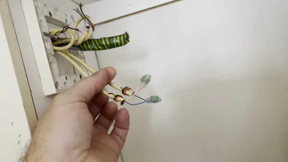 Play the video: Why Your NBN FTTB Drops Out Every Night — PROOF It's Your Wiring